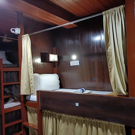 Asra Dormitory For Male And Female Bombay Extérieur photo